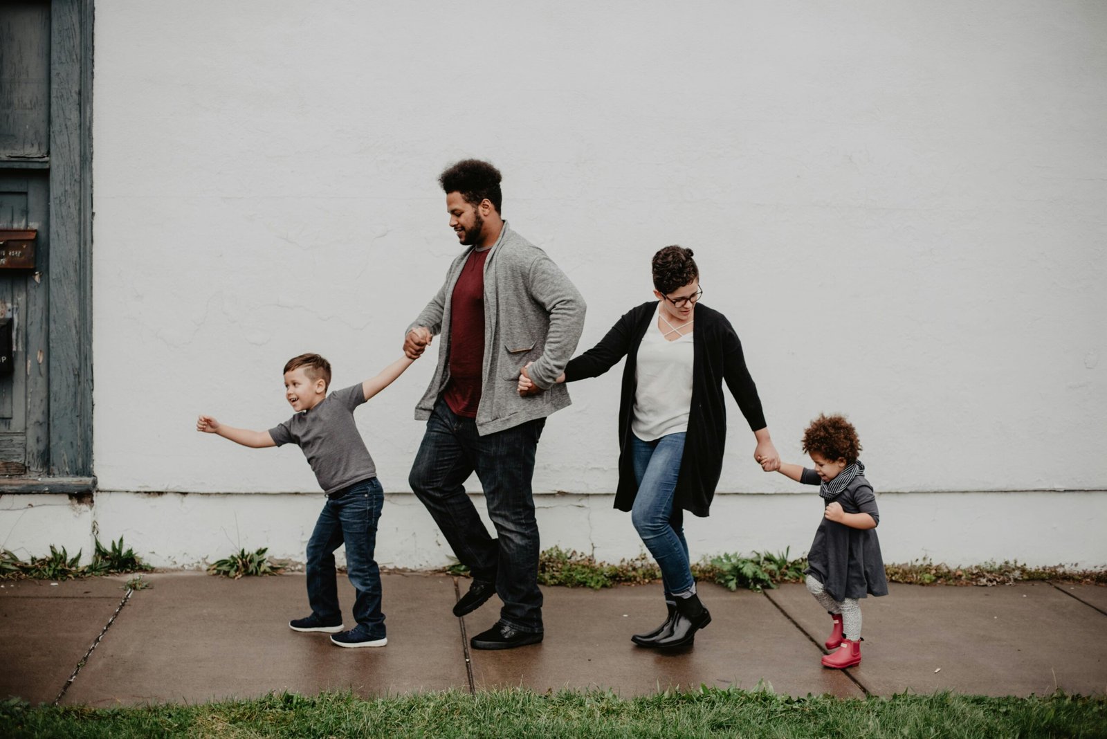 Balancing Work and Family: Tips for Staying Connected with Your Kids